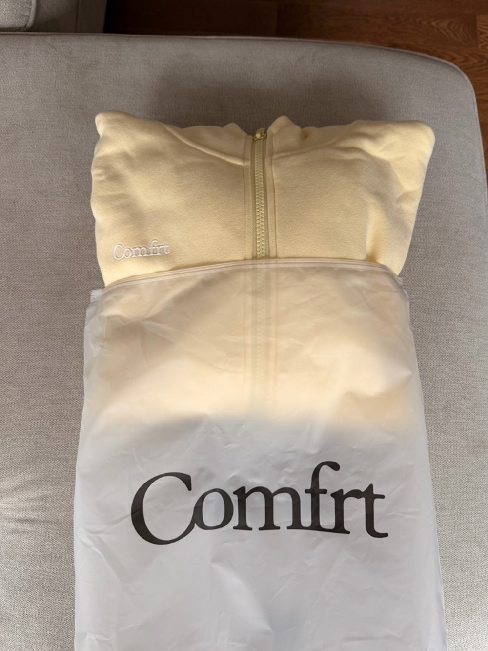 NWT Comfrt Cloud Zip in Buttercream size XS